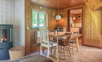 Amazing home in Aakirkeby with WiFi 2