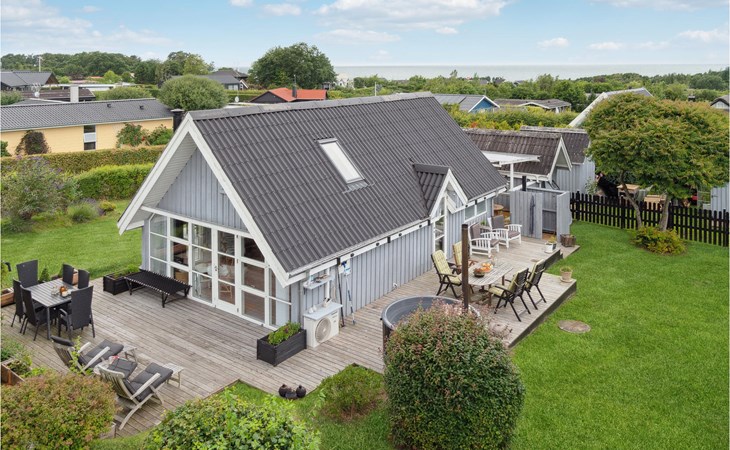 2 bedroom beautiful home in Glesborg 1