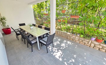 Wohnung im Erdgeschoss mit Terrasse und Grill 3