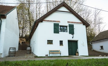 Weinfass-Chalet für 8 in Grub an der March 3