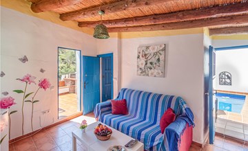 Amazing home in Cómpeta with kitchen 2