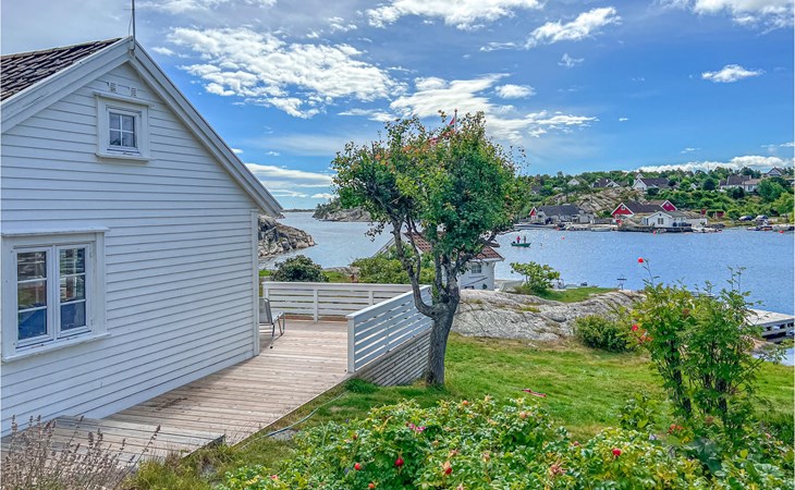 Nice home in Flekkerøy with kitchen 1