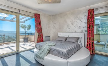 Villa Over the Hilltop 3