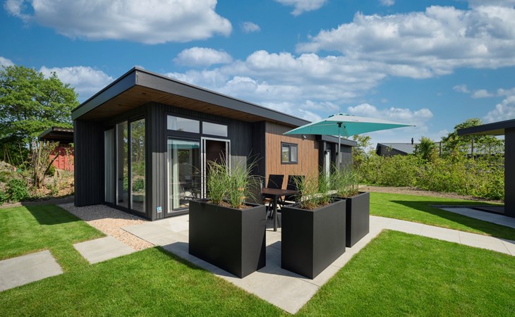 Chalet Strandloper K04 met privé tuin bij Noordzee en strand 1