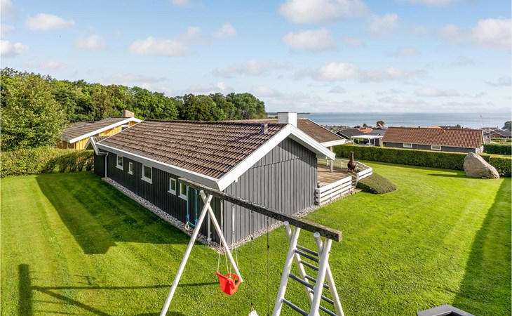 Lovely home in Sjølund with kitchen 1