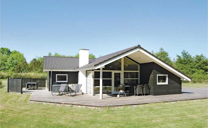 4 bedroom gorgeous home in Toftlund 1
