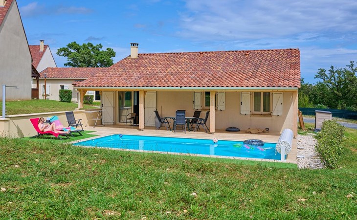 Villa 6p. 1 bathr. pool detached 1