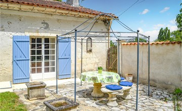 Nice home in Bourg du bost with WiFi 3