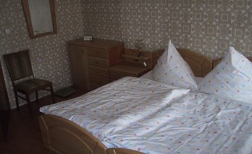 mit großem Garten und Gemeinschaftspool 3