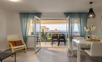Modernes Apartment in Crikvenica mit Gemeinschaftspool 2
