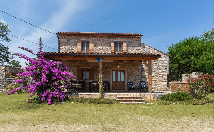 2 bedroom gorgeous home in Buje 1
