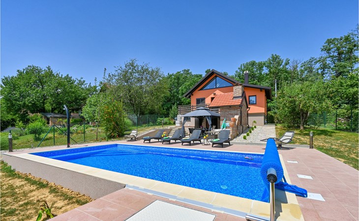 Lovely home in Kapela 1