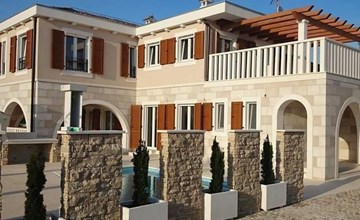 Villa Elena mit Pool, nur 60 Meter zum Meer 2