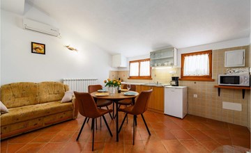 Nice apartment in Tinjan with private swimming pool, can be inside or outside 3