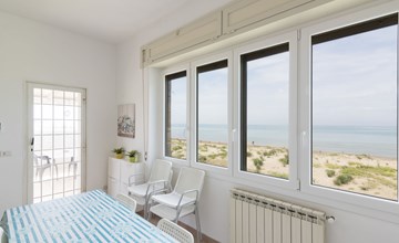 Rome's Beach House 1 2