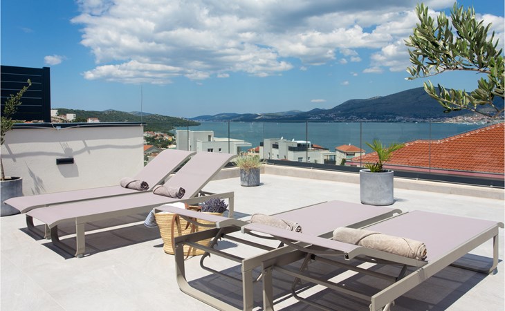 Awesome apartment in Okrug Gornji 1