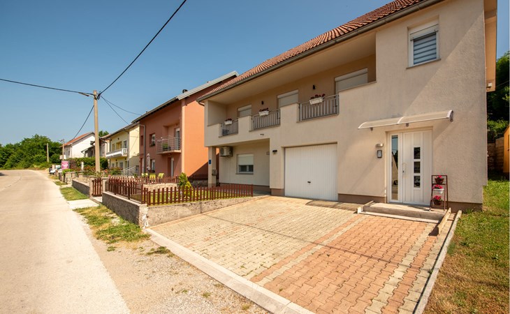Lovely apartment in Gracac with WiFi 1