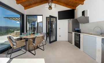 Luxurious home in Trget 2