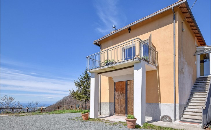 3 bedroom amazing home in Castiglione Chiavarese 1