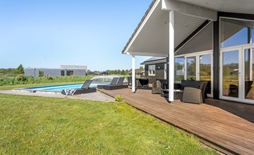 "Kiersten" - 800m from the sea 2