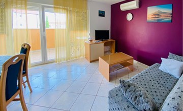Cozy apartment in Rogoznica with WiFi 3