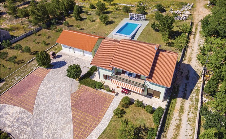 4 bedroom beautiful home in Lisicic 1