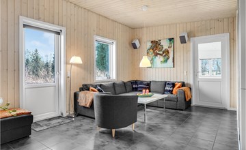 Lovely home in Rønde with WiFi 3