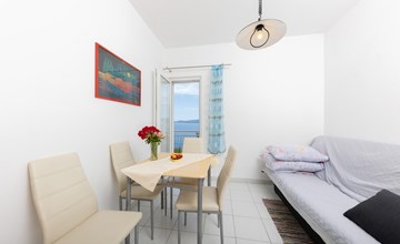 Stunning apartment in Omis 2