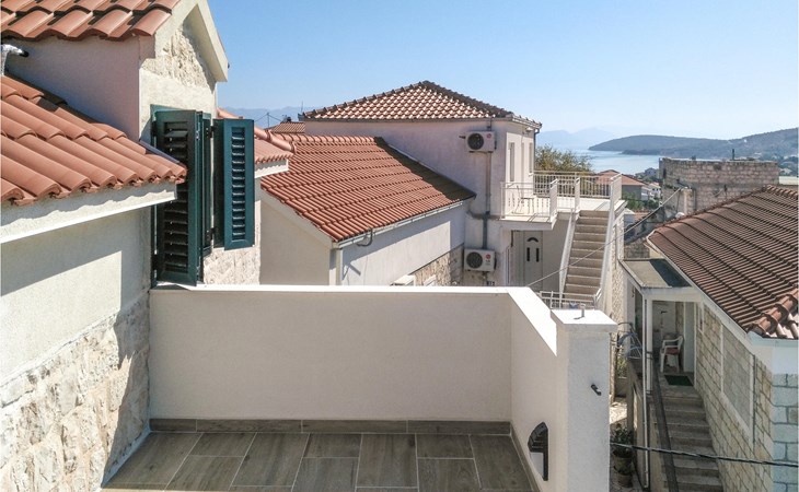 Cozy apartment in Slatine with WiFi 1
