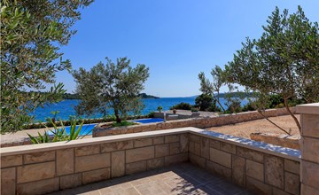Beach front home in Okrug Gornji 2