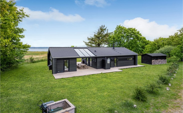 4 bedroom cozy home in Juelsminde 1
