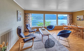 Awesome home in Eidfjord with house sea view 2