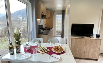 Uitzicht op de sluis van een klein huis 3