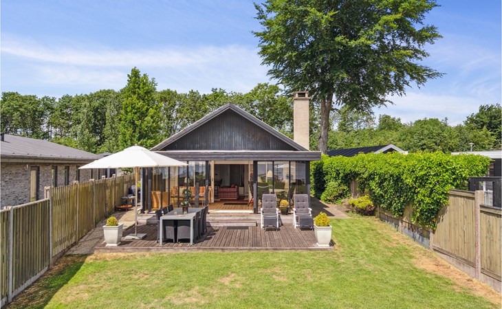 Amazing home in Sunds with lake view 1