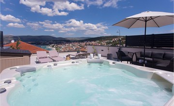 Awesome apartment in Okrug Gornji 3