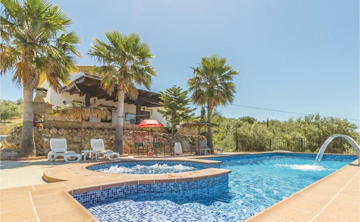 Pet friendly home in Periana 1