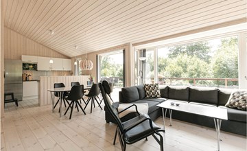 Lovely home in Aakirkeby with WiFi 2