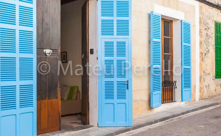 SLB-Stadthaus mit sonnigem Innenhof und Schwimmbad 1