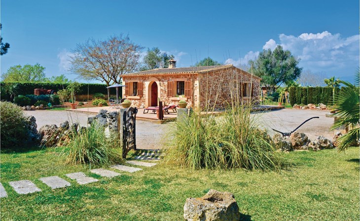 Awesome home in Biniali with WiFi 1