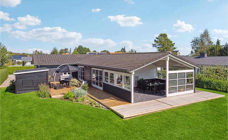 Stunning home in Børkop with kitchen 1