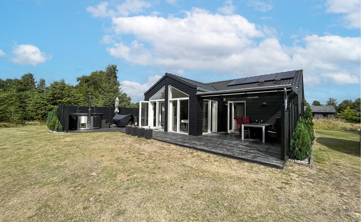 4 bedroom stunning home in Hals 1
