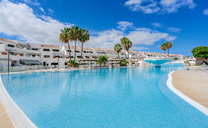 Parque Don Jose Poolside Retreat 1