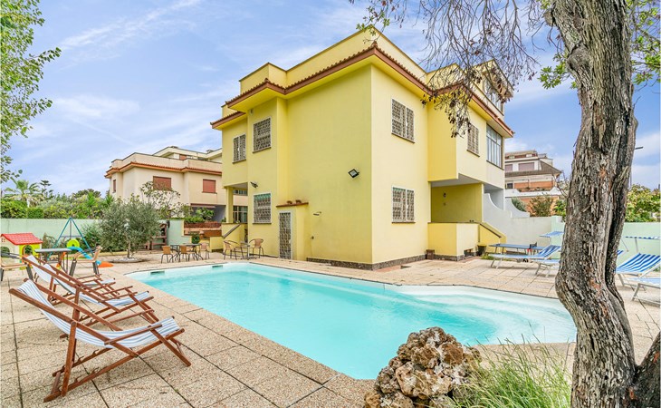 5 bedroom amazing home in Torvaianica 1