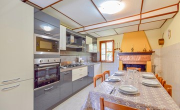 Awesome home in Capezzano Pianore 3