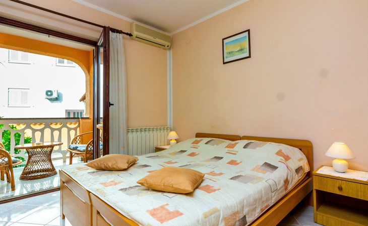 Appartement in Fažana mit Möbliertem Balkon 1