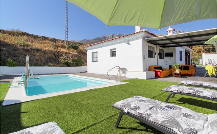 4 bedroom gorgeous home in Sedella 1