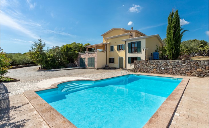Stunning home in Bosa 1