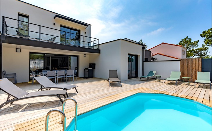 Home with private pool 1