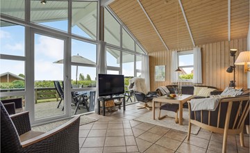 Beautiful home in Sjølund with WiFi 3