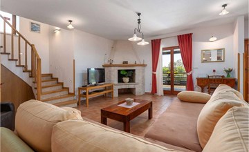 3 bedroom beautiful home in Tinjan 2